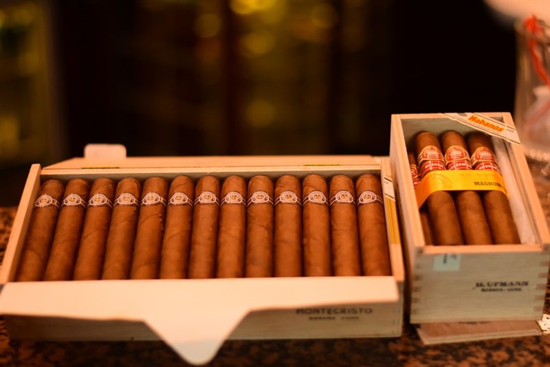 Smoky night at the Candles Lounge - Hilton Beirut Metropolitan Palace